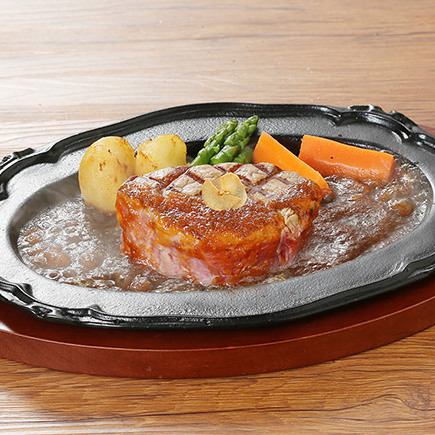 黒毛和牛を使用した本格ステーキをお楽しみください！