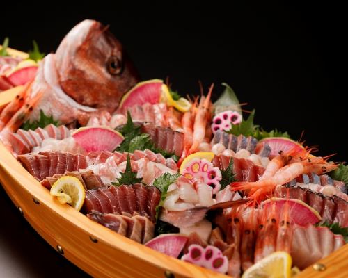 6,600 yen buffet course (includes boat-shaped platter and all-you-can-drink) for 20 or more people