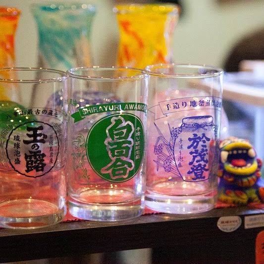 店内各所に沖縄の雰囲気が★ほっこりする雰囲気でついつい長居したくなる居心地です！