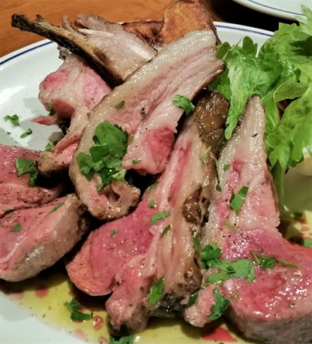 熟成骨付仔羊の炭火焼き