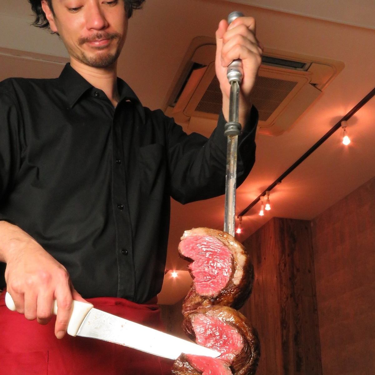 シュラスコの種類は20種♪肉汁滴るシュラスコをご堪能ください！